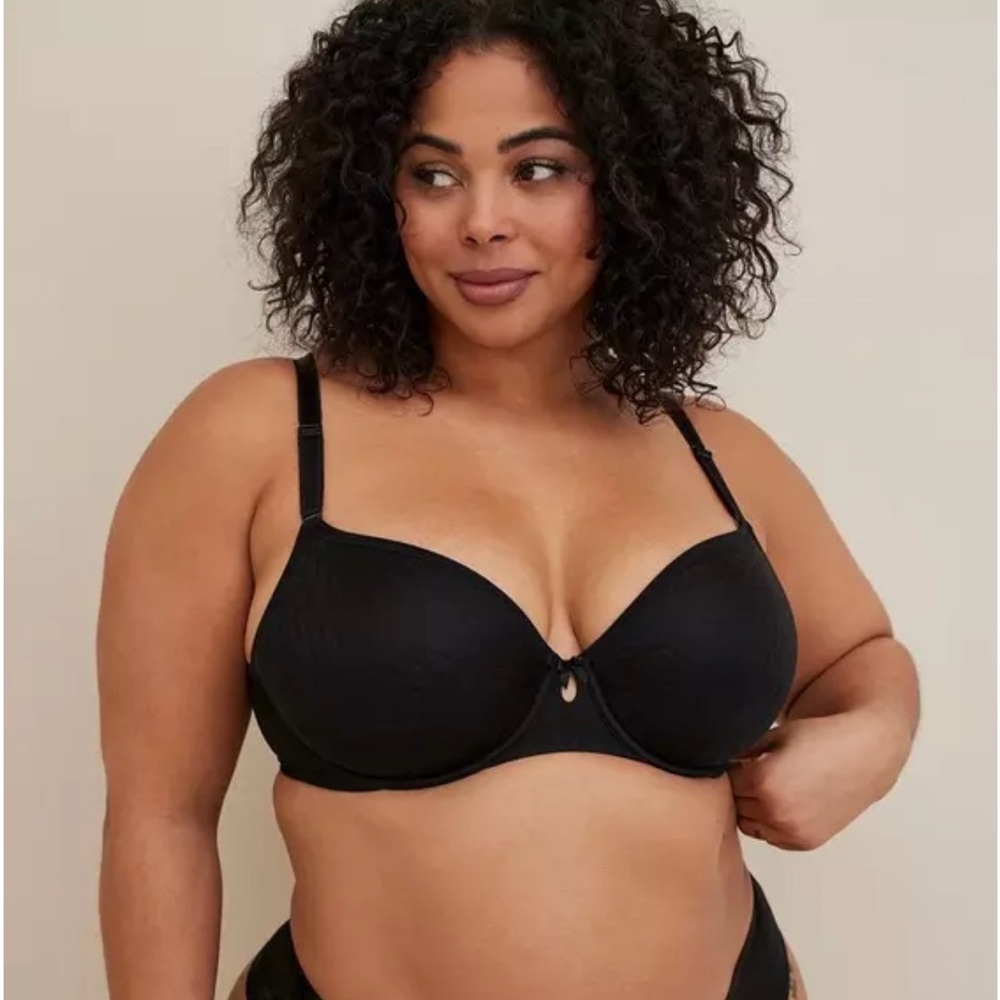 Torrid Simply Spacer T-Shirt Lightly Lined 360 Back Smoothing Bra